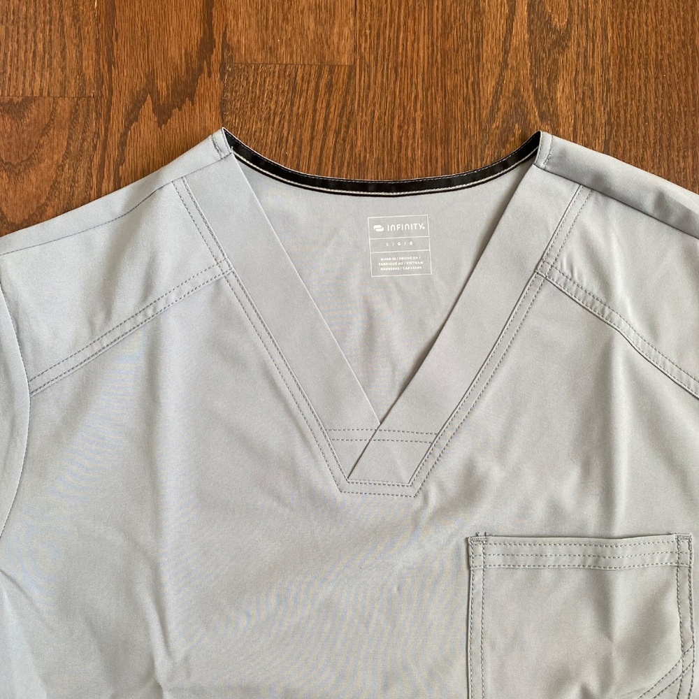 Cherokee Infinity Men’s V-Neck Scrub Top Gray Size L Medical Uniform - Picture 4 of 10